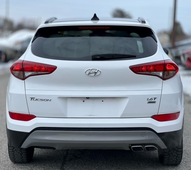 2018 Hyundai Tucson 1.6T SE AWD / 2 sets of tires